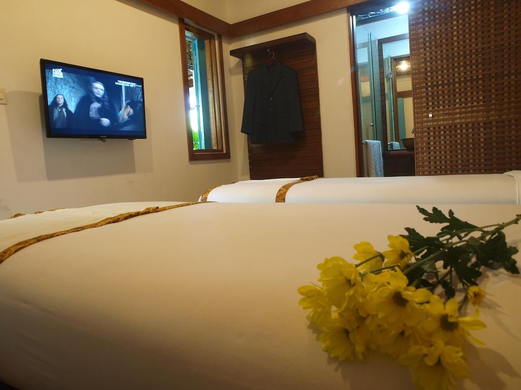 Flores Gallery Hotel Бандунг Номер фото